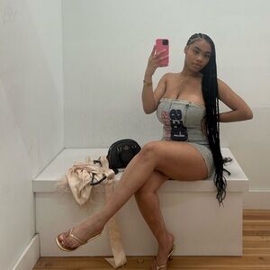 Hey girliesss, I’m Mora 🫧 
we both here because we love shopping, so shop w Me!